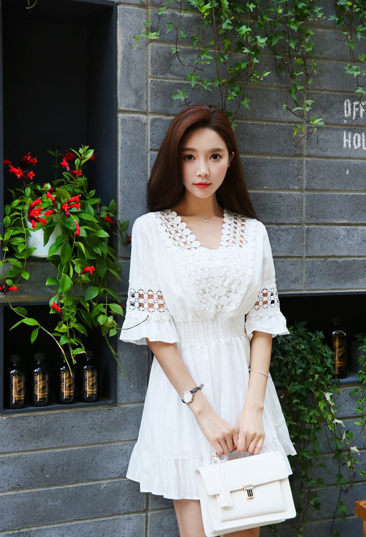  Korean Model  in White Frocks Glamour Be Fashionable